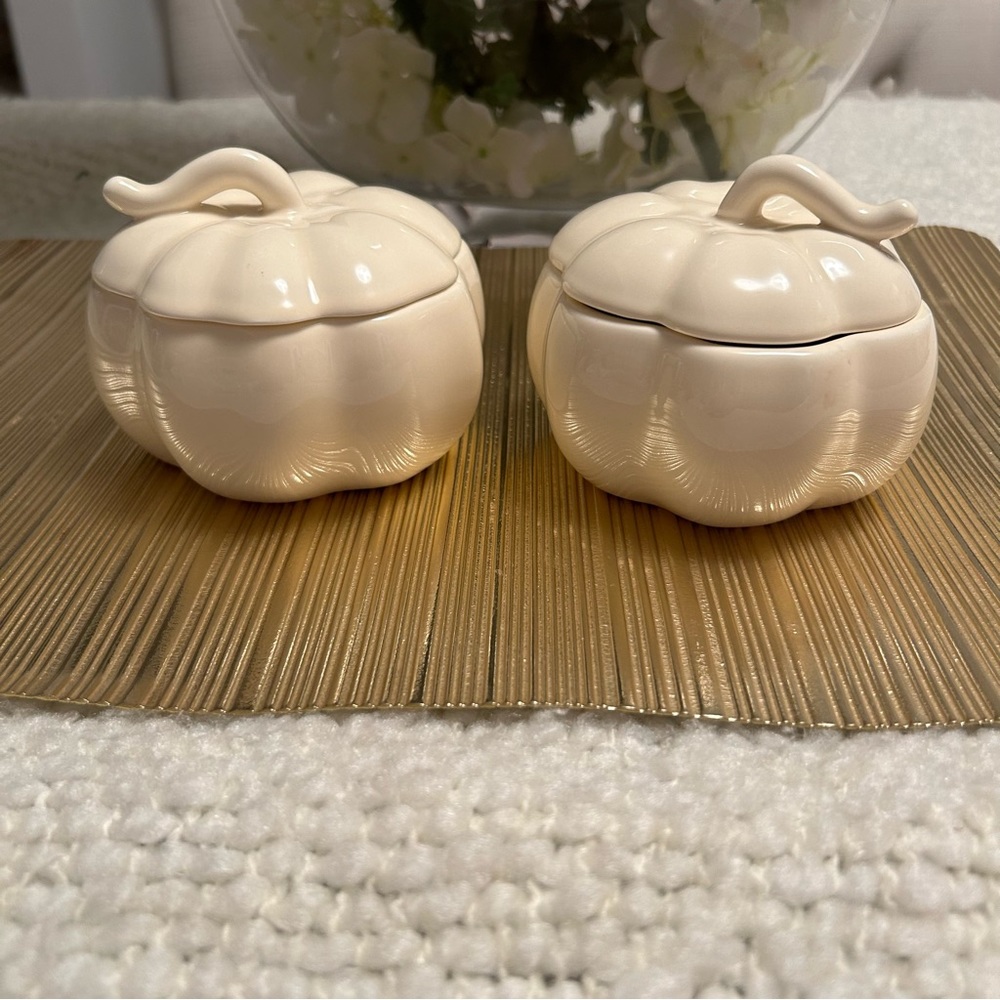 Vintage Matceramica Off White Ivory Pumpkin w/ Lid Portugal